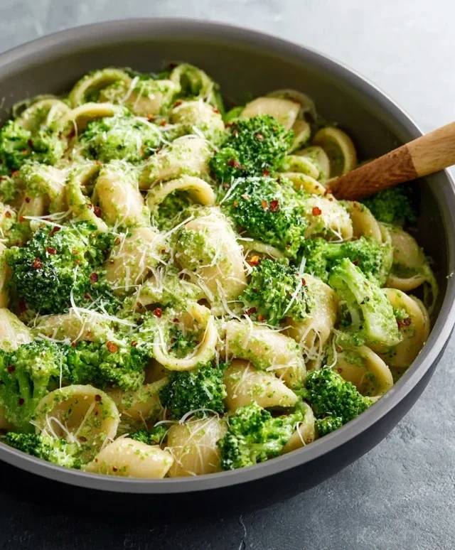 Light and Healthy Broccoli Pasta